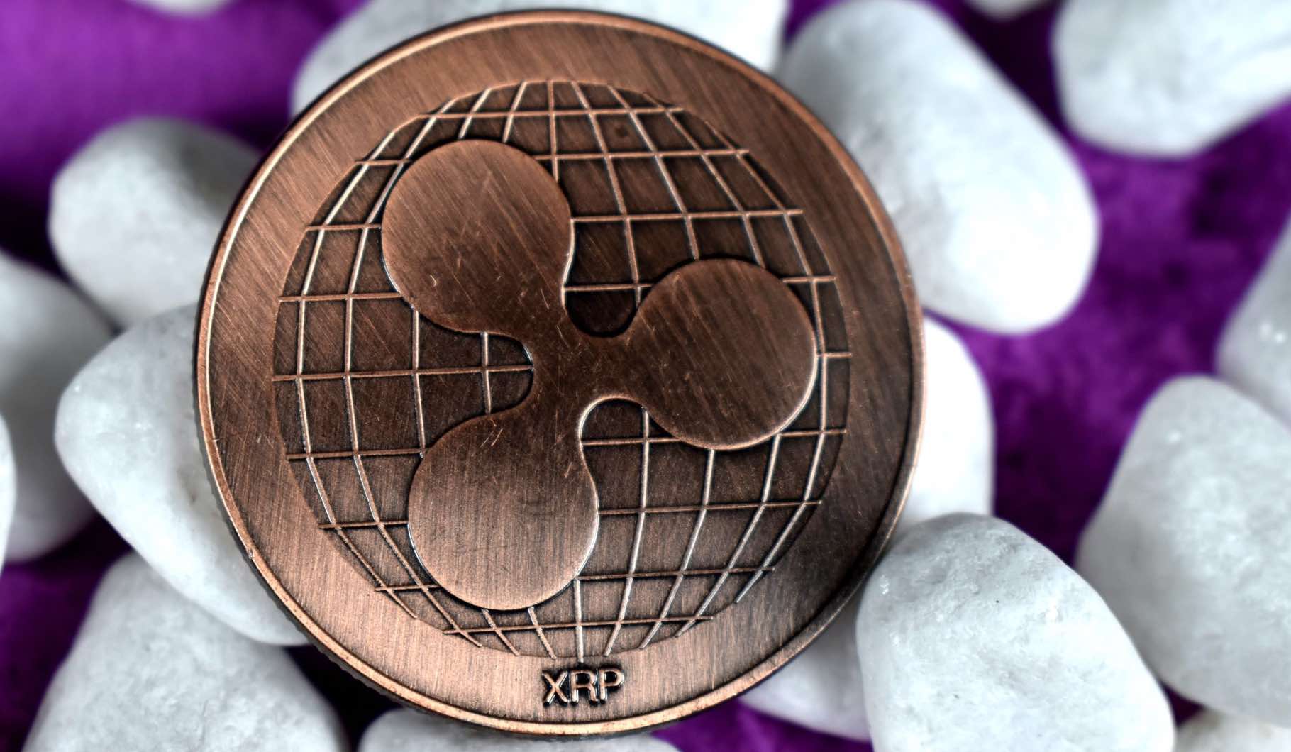 Mientras Bitcoin y principales altcoins retroceden, XRP aumenta más de un 10% este 12 de agosto