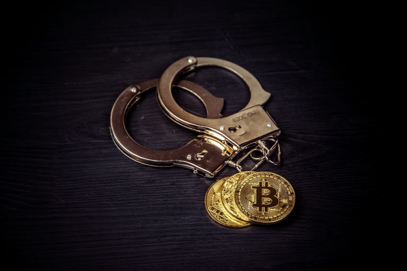 esposas preso carcel Bitcoin unsplash